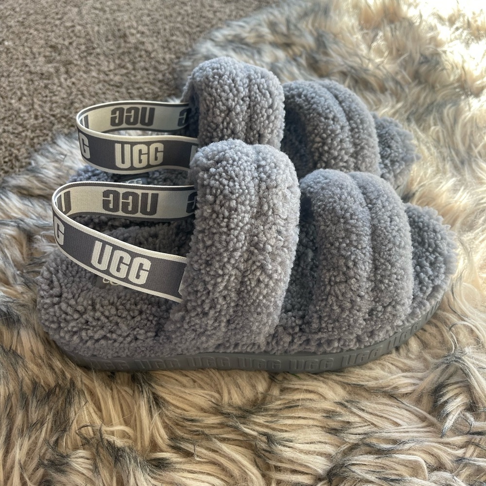 SOLD Ugg Fluffita gray slipper, women’s size 11